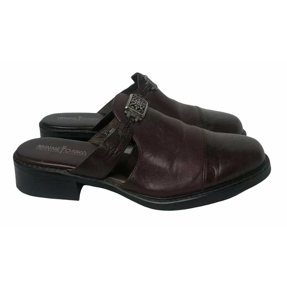 Womens‎ Minnetonka 6052 Brown Leather Horsebit Medallion Cap Toe Mule Clogs Sz 7